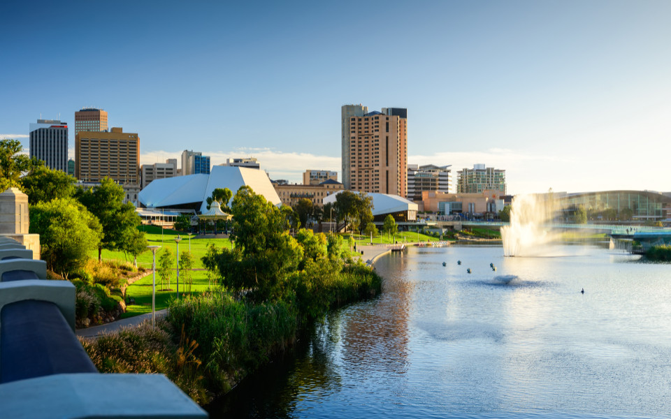 Skyline der Stadt Adelaide in Australien