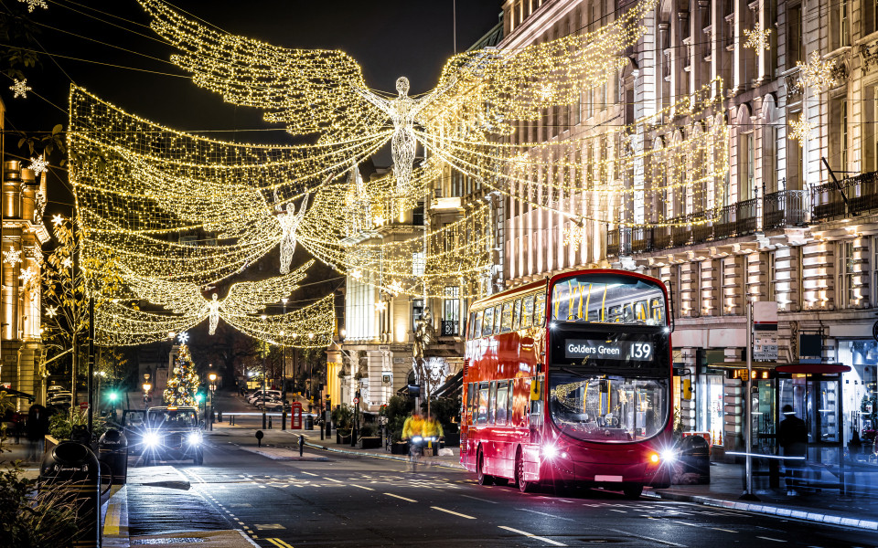 Die Weihnachtsansicht des Picadilly Circus und seiner Umgebung in London