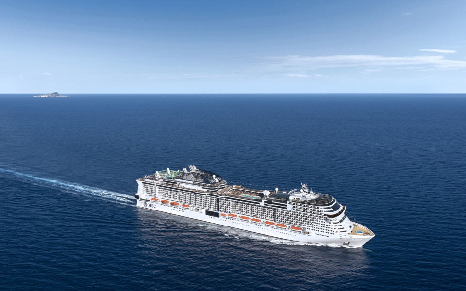 Schiff der Reederei MSC überquert den Atlantik